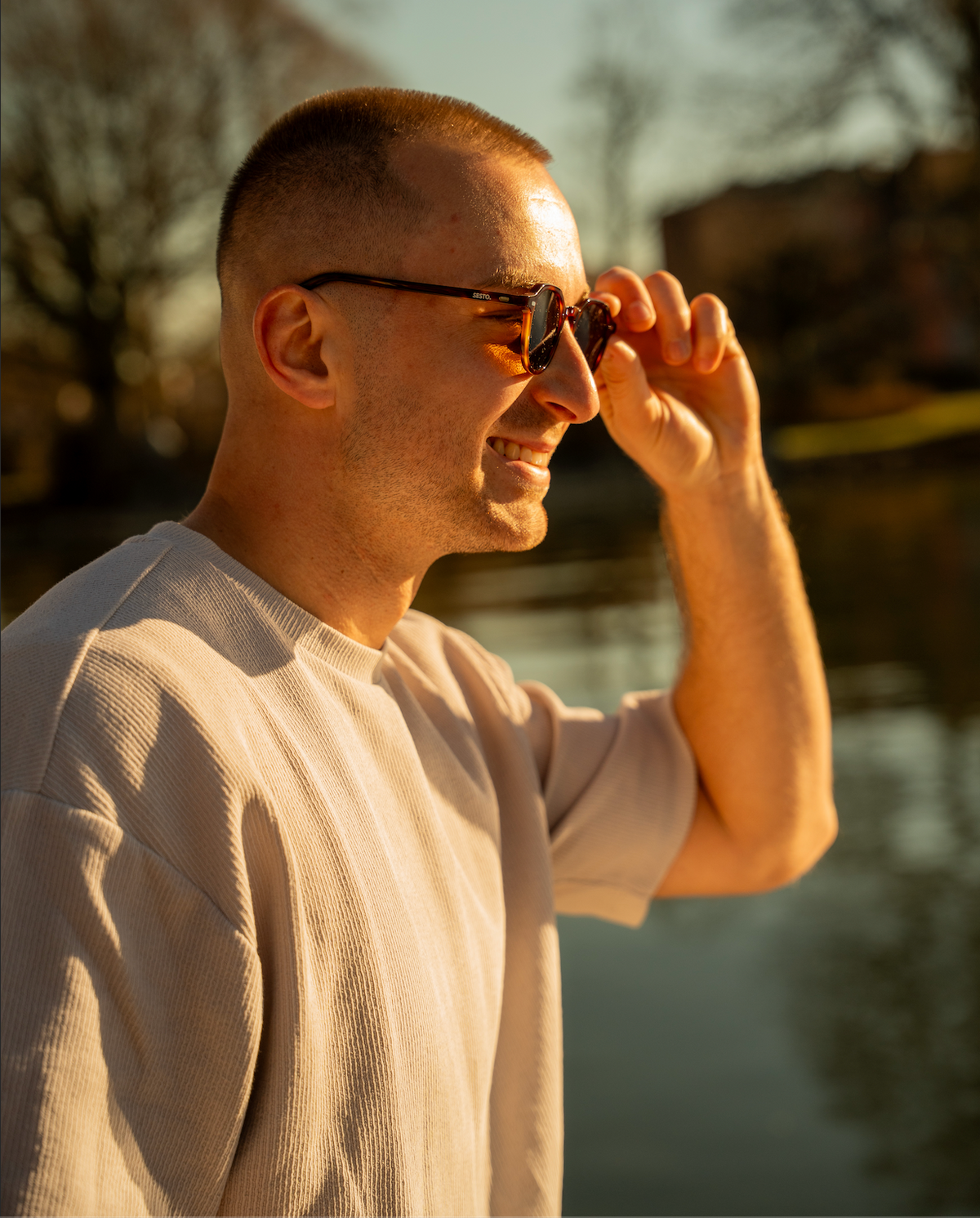 SESTO. ALTO Sonnenbrille — Lifestyle Shot | Swiss Designed Eyewear
