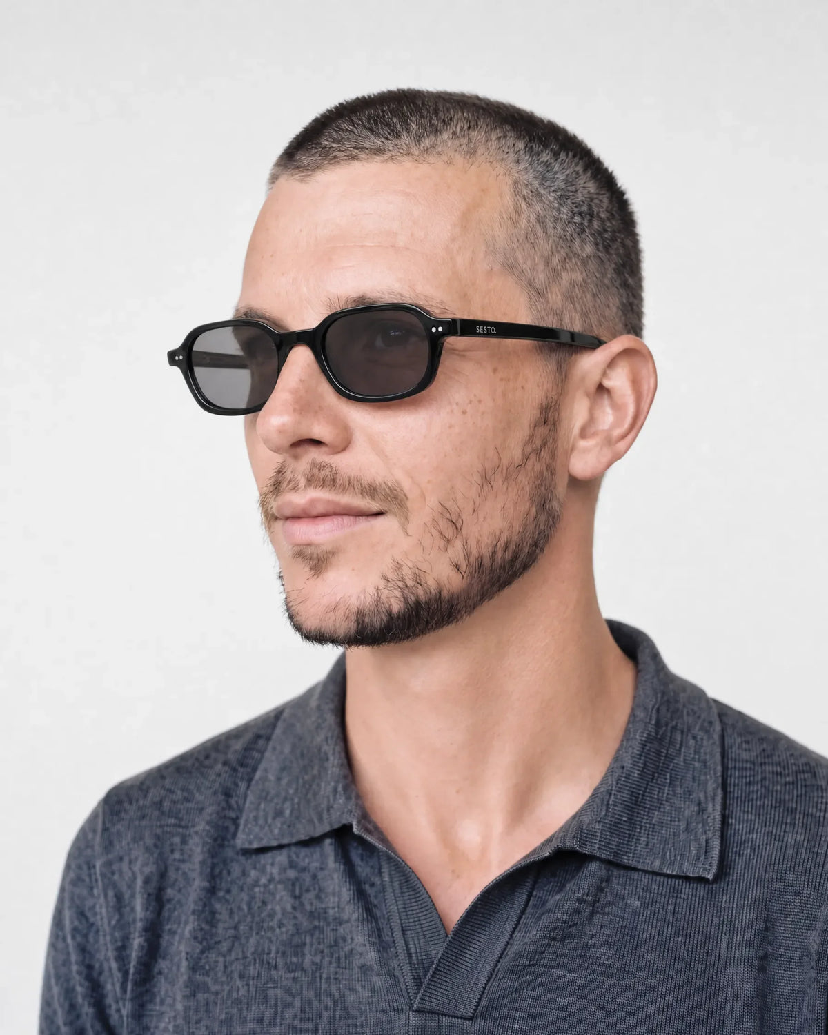 SESTO. LOCO Sonnenbrille – getragen von Mann