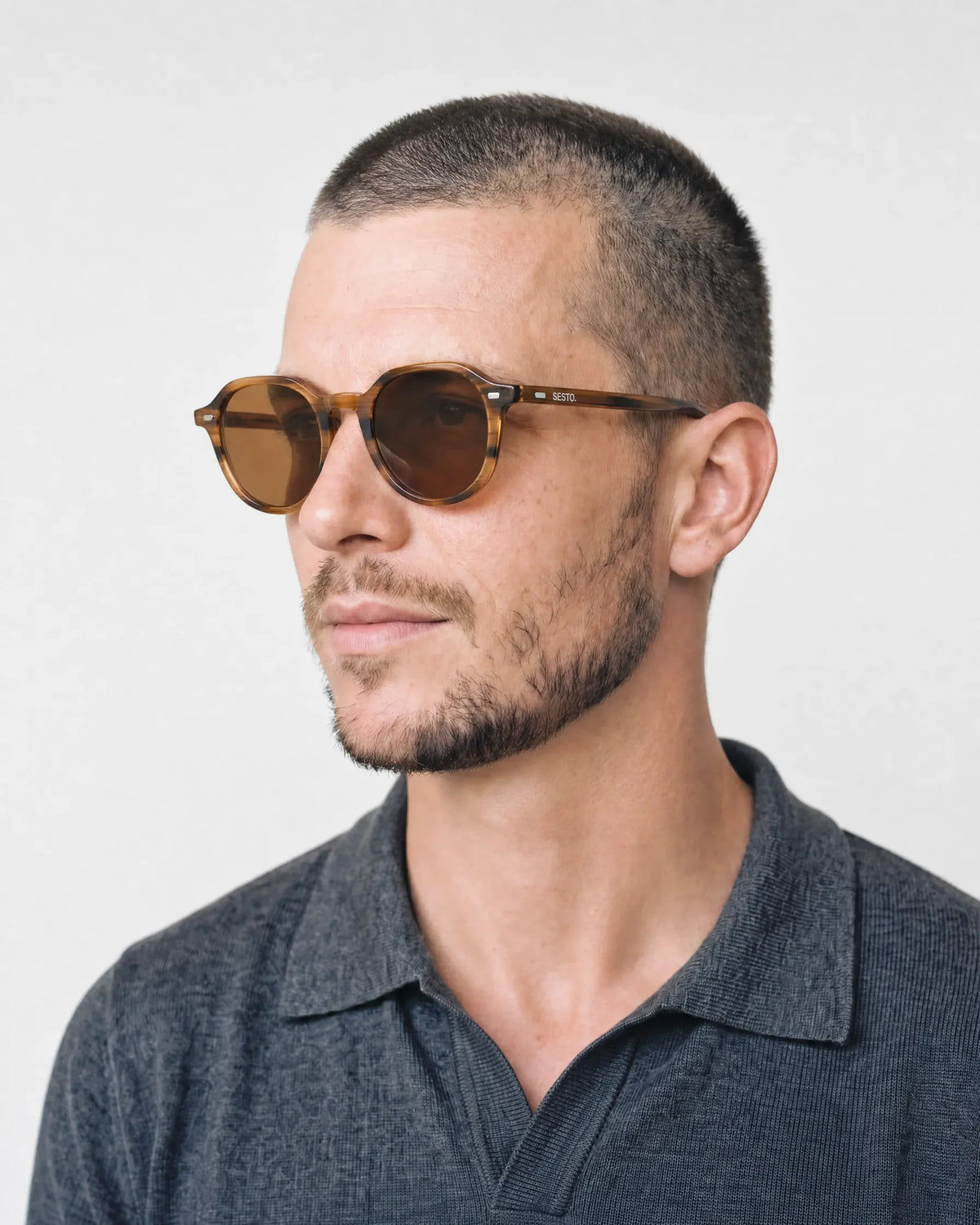 SESTO. ALTO Sonnenbrille – getragen von Mann