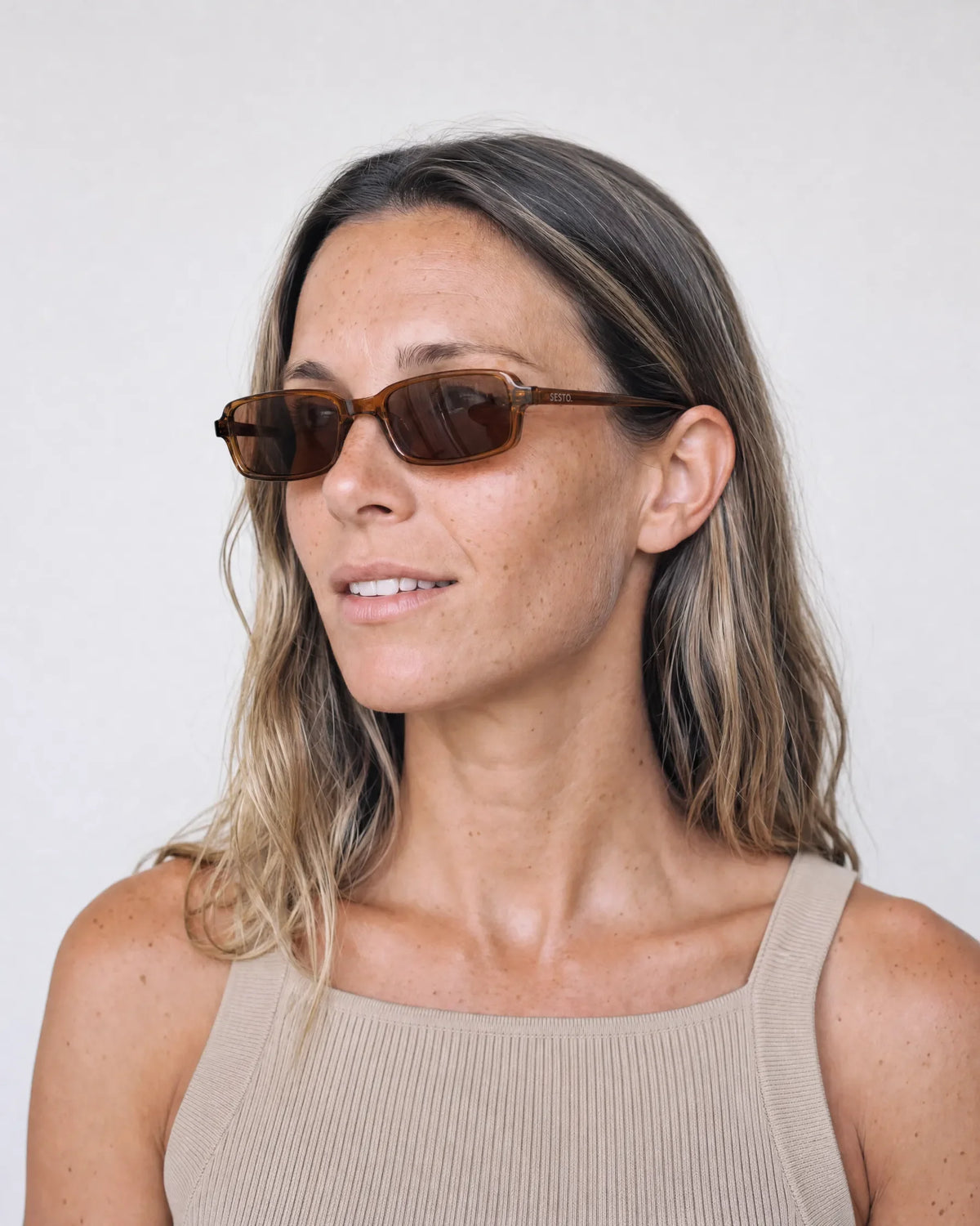 SESTO. CAPO Sonnenbrille – getragen von Frau