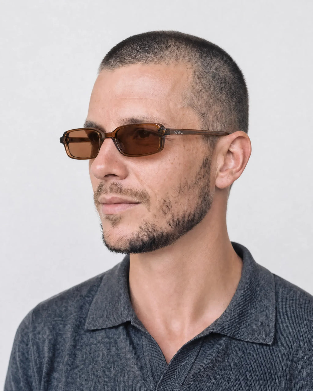 SESTO. CAPO Sonnenbrille – getragen von Mann