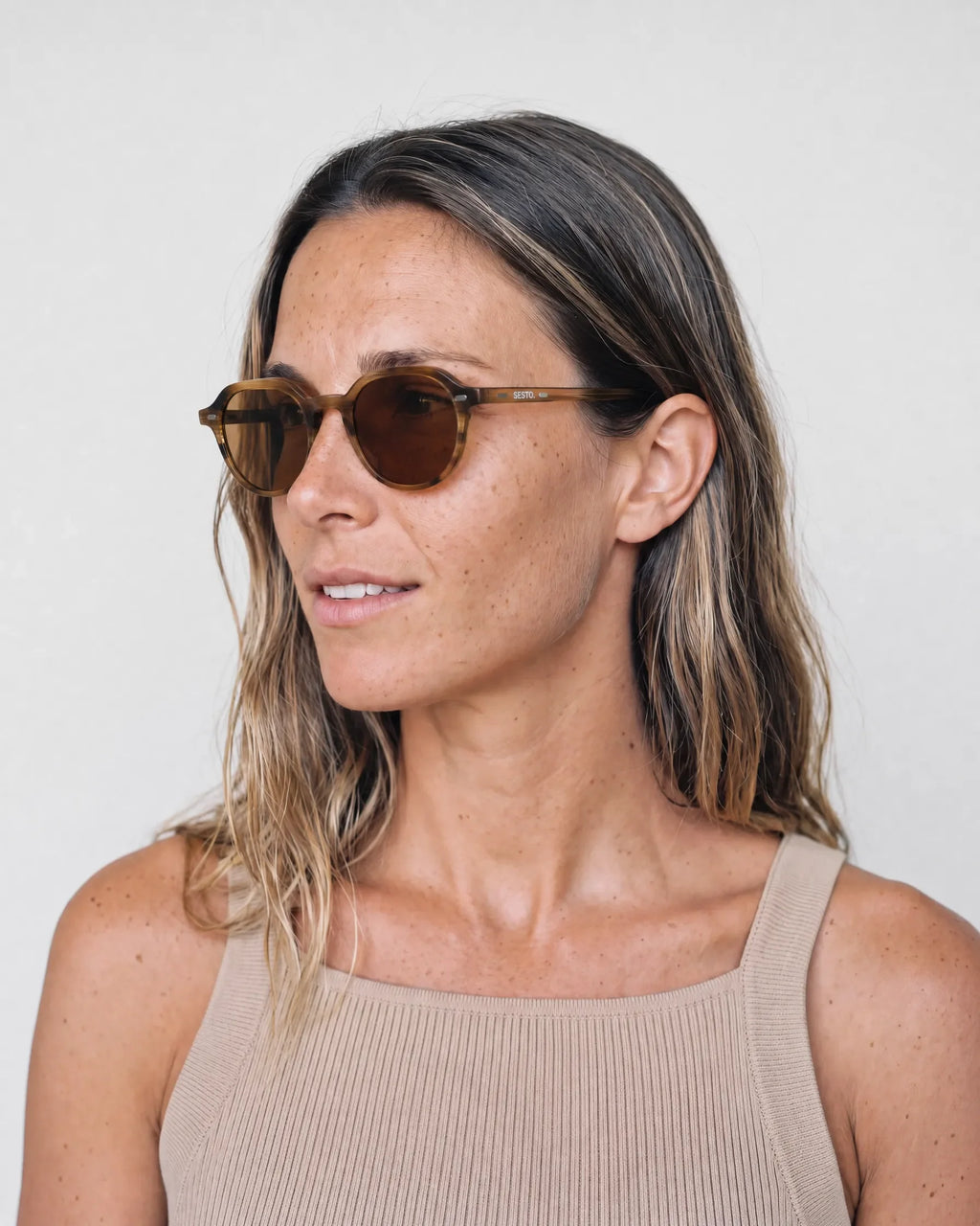 SESTO. ALTO Sonnenbrille – getragen von Frau